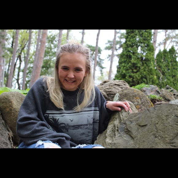 Meet your Posher, Abbey - Picture 1 of 1